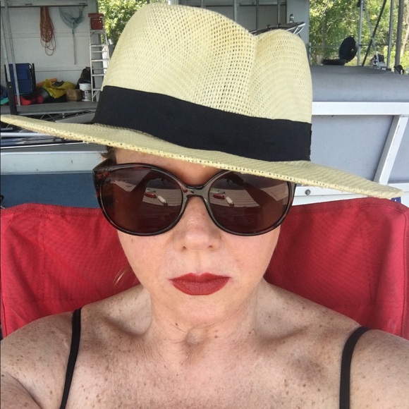 Meet your Posher, Charlotte - Picture 2 of 7